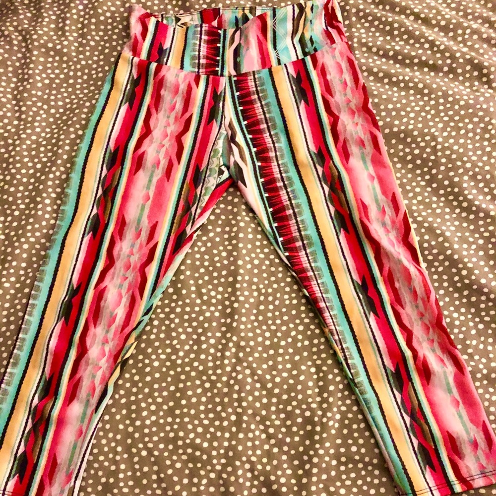 Onzie hi-waisted tribal capris, size XS